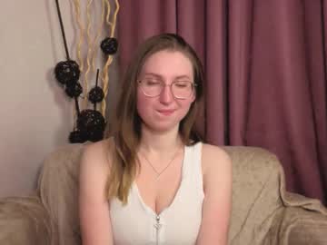 Oliviavele Chaturbate stream image from November 16, 2025