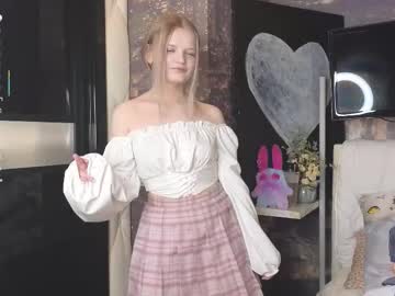 Shellyboom Chaturbate stream image from November 16, 2025