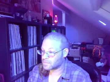 Knowgood Chaturbate stream image from November 17, 2025