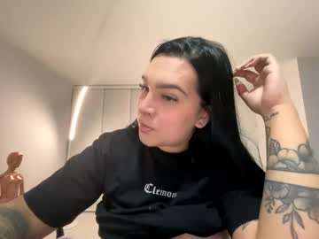 Sasshamoon Chaturbate stream image from November 17, 2025