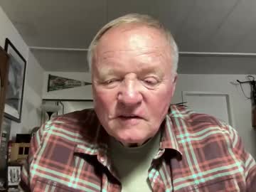 Cookoosnest Chaturbate stream image from November 17, 2025