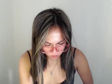 Itsurgil_Kloeh Chaturbate stream image from November 17, 2025