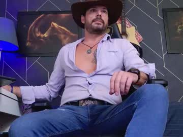 Aaronbomer Chaturbate stream image from November 17, 2025