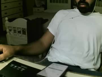 Hugeveiny Chaturbate stream image from November 17, 2025