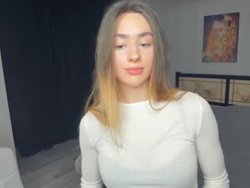 Iveyhaw Chaturbate stream image from November 17, 2025