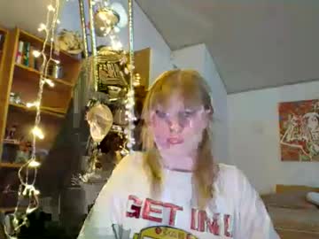 Lunalovetea Chaturbate stream image from November 17, 2025