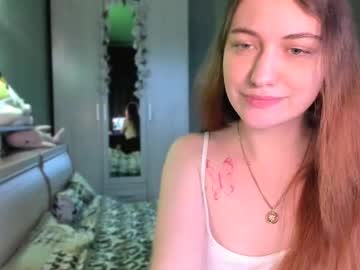 Cutemivi Chaturbate stream image from November 17, 2025