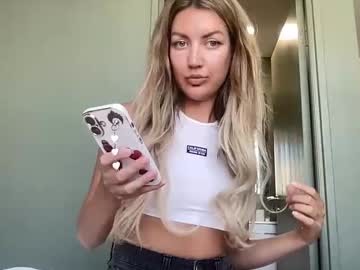 Velonira Chaturbate stream image from November 17, 2025