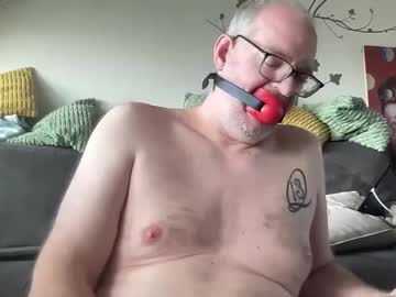 Gummicasual Chaturbate stream image from November 17, 2025