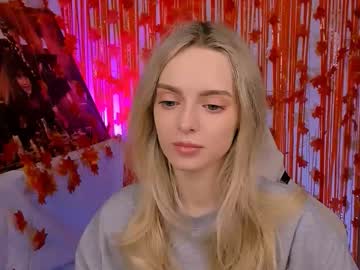 Juliabrewwer Chaturbate stream image from November 17, 2025