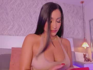 Aishapeyton Chaturbate stream image from November 17, 2025