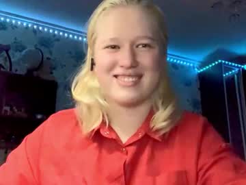 Dulciemclaws Chaturbate stream image from November 17, 2025