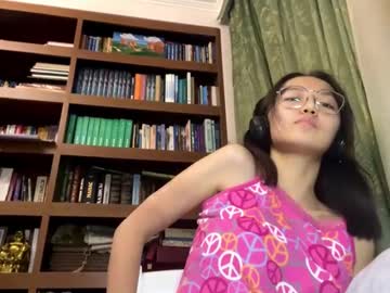 Lasonyaarango Chaturbate stream image from November 17, 2025