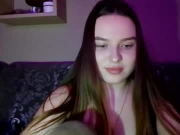 Lilyygray Chaturbate stream image from November 17, 2025