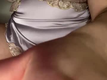 Bellxo Chaturbate stream image from November 17, 2025