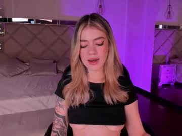 Violetthansson Chaturbate stream image from November 17, 2025