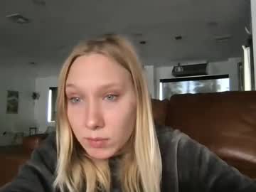 Xmckennalynn Chaturbate stream image from November 17, 2025