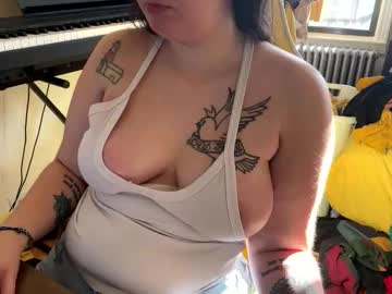 Luckysucks Chaturbate stream image from November 17, 2025