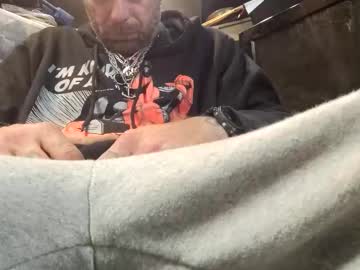 85dilligaf Chaturbate stream image from November 17, 2025
