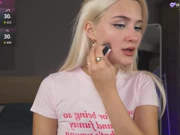 Chloecoral Chaturbate stream image from November 17, 2025