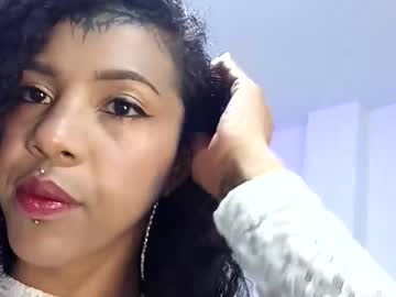 G_Bella2025 Chaturbate stream image from November 18, 2025