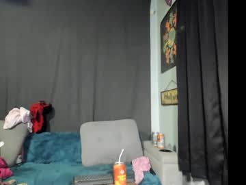 Roxihazeleyes Chaturbate stream image from November 18, 2025