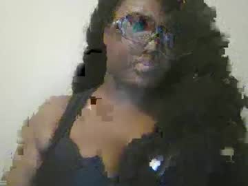 Blackqueennie Chaturbate stream image from November 18, 2025