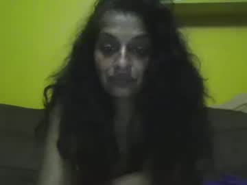 Randomgirlonsofa Chaturbate stream image from November 18, 2025