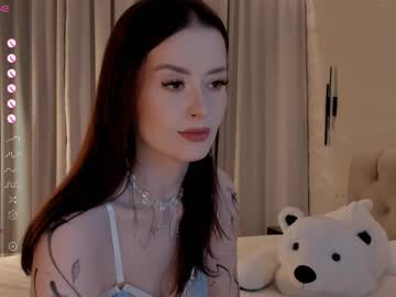 Emelilove Chaturbate stream image from November 18, 2025