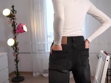 Rettazuziak Chaturbate stream image from November 18, 2025