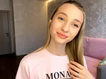 Velvethonerkamp Chaturbate stream image from November 18, 2025