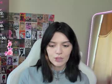 Emmadarkk Chaturbate stream image from November 18, 2025