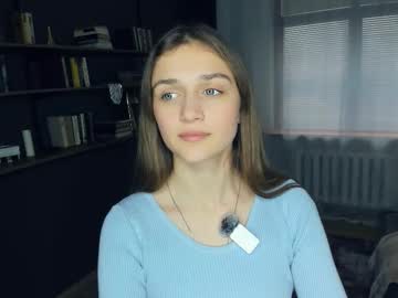 Destiebestie Chaturbate stream image from November 18, 2025