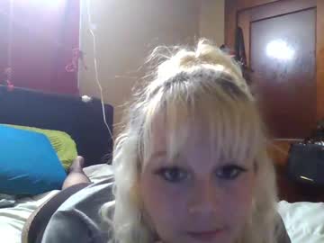 Kinkycoxx Chaturbate stream image from November 18, 2025