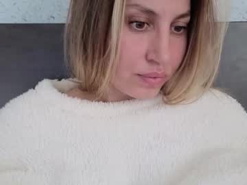 Mollyforyou Chaturbate stream image from November 18, 2025