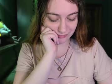 Cutemivi Chaturbate stream image from November 18, 2025