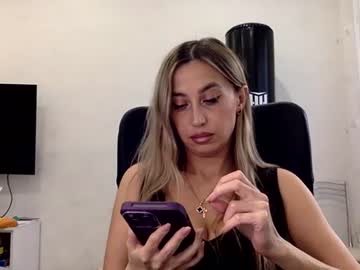 Linavora Chaturbate stream image from November 18, 2025