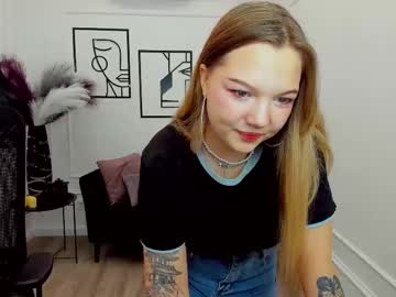 Mariarobinsone Chaturbate stream image from November 18, 2025