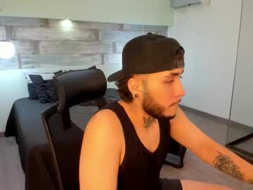 Darkgoldengaze Chaturbate stream image from November 18, 2025