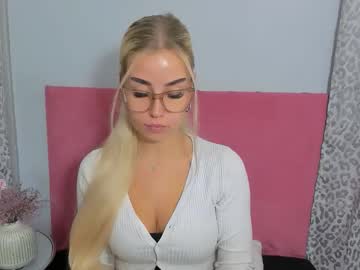 Kristyflowers Chaturbate stream image from November 18, 2025