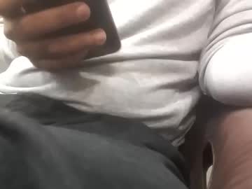 Rakulge Chaturbate stream image from November 18, 2025