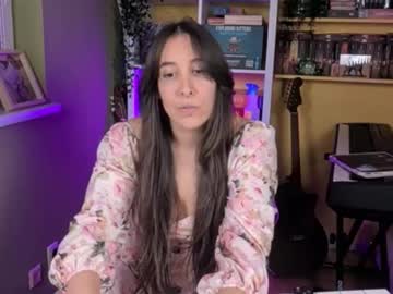 Lelianahazel stream image from November 18, 2025