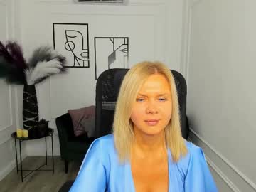 Agathaklouin Chaturbate stream image from November 18, 2025