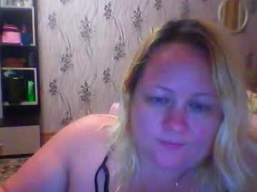 Lovelyaly Chaturbate stream image from November 18, 2025