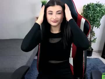 Pauline_Flo Chaturbate stream image from November 18, 2025