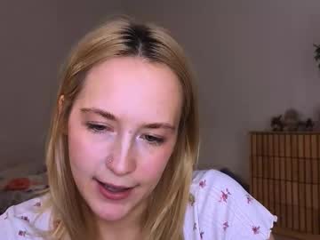 Sola_Bloom Chaturbate stream image from November 18, 2025