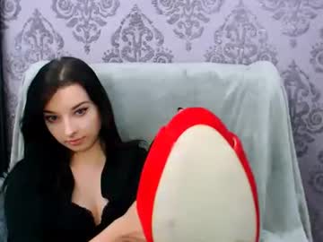 Virgiluna Chaturbate stream image from November 18, 2025