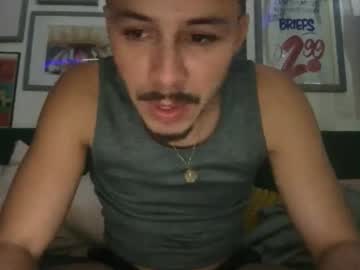 Crimsonpulz Chaturbate stream image from November 18, 2025