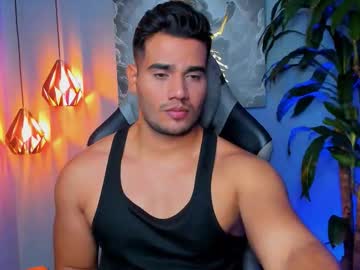 Andresfiit Chaturbate stream image from November 18, 2025