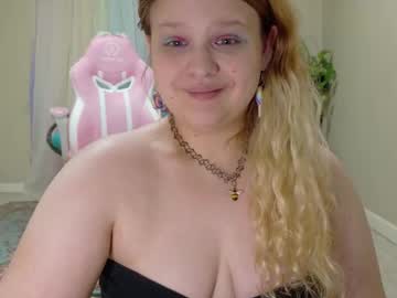 Emilyshaze Chaturbate stream image from November 18, 2025